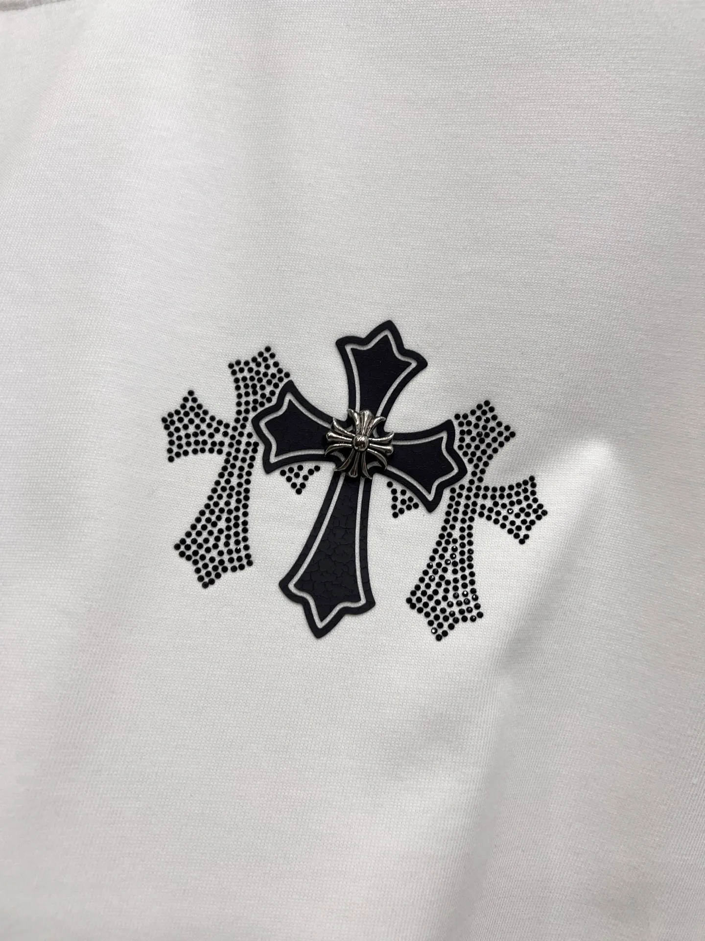 🅿️190 CH Crow 2025 Autumn and Winter New Short-sleeved T-shirt Cross leather craft Customized hardware metal + Middle Eastern Australian diamond design craft The real thing is great🔥Same style for men and women, loose version Size S M L XL XXL Five sizes Black White Angora Red